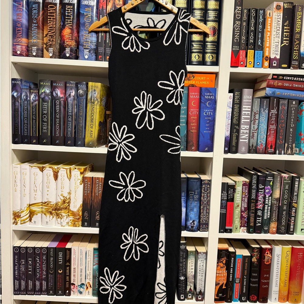 Black and White Floral Sleeveless Dress